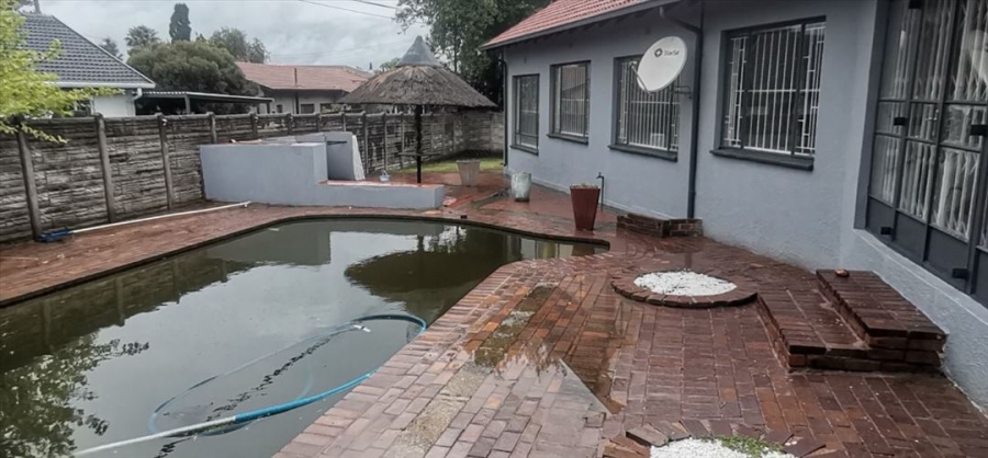 4 Bedroom Property for Sale in Glen Marais Gauteng