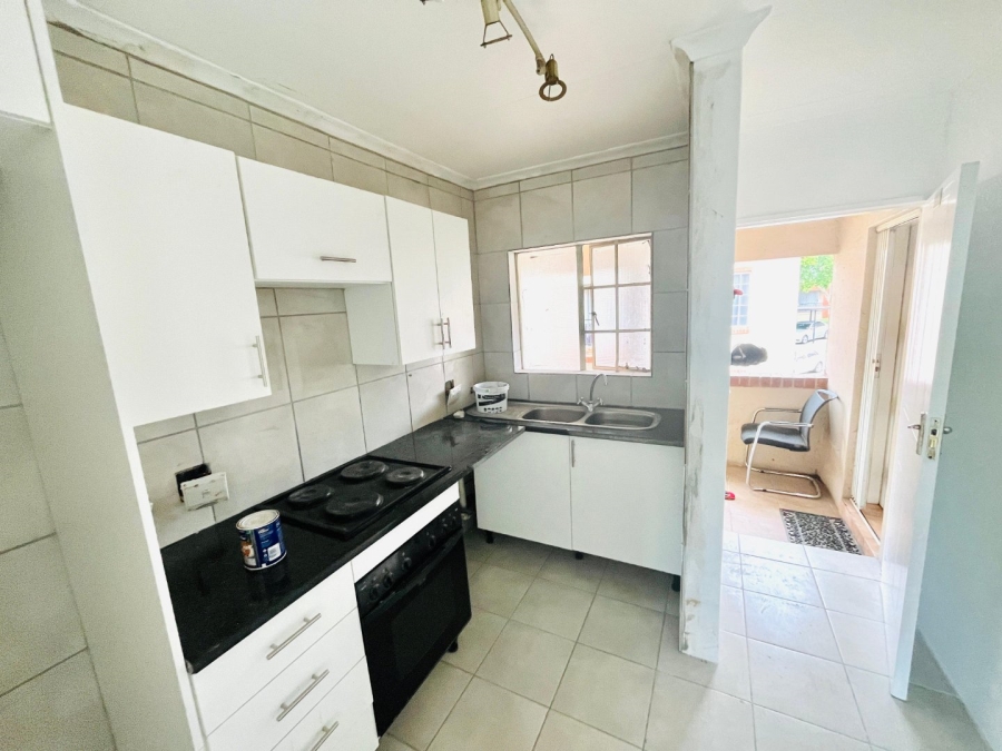 To Let 2 Bedroom Property for Rent in Buccleuch Gauteng