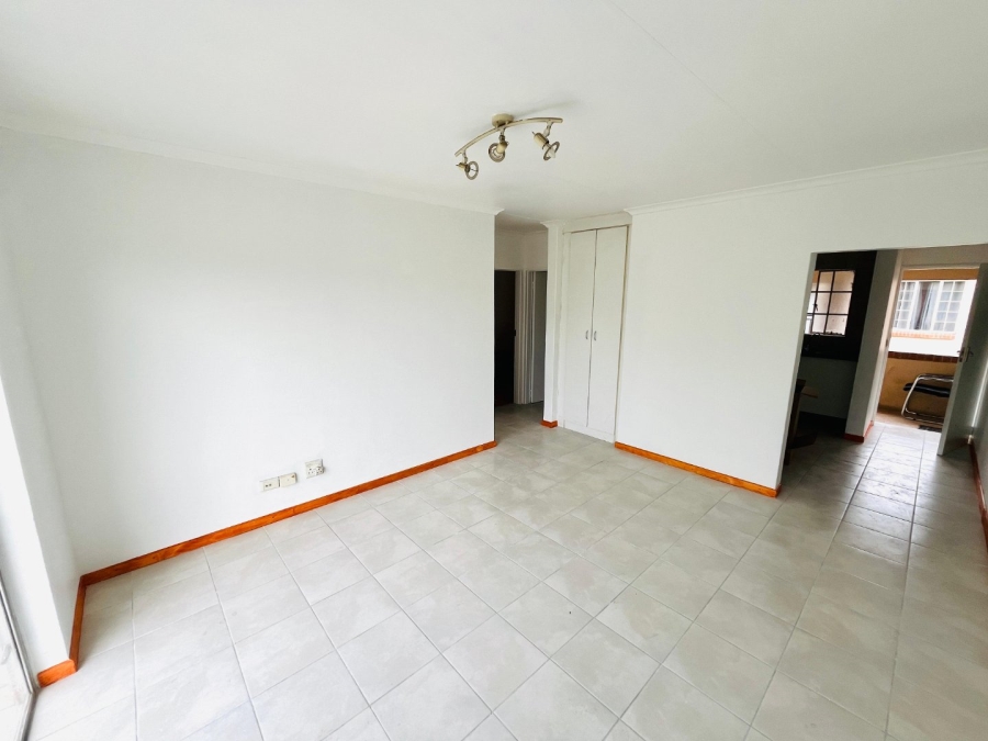 To Let 2 Bedroom Property for Rent in Buccleuch Gauteng