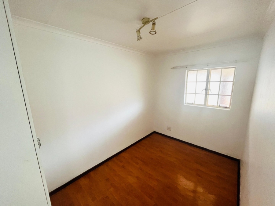 To Let 2 Bedroom Property for Rent in Buccleuch Gauteng