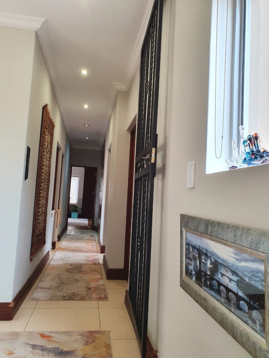 4 Bedroom Property for Sale in Waterkloof Ridge Gauteng