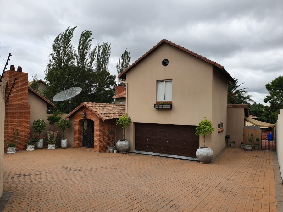4 Bedroom Property for Sale in Waterkloof Ridge Gauteng