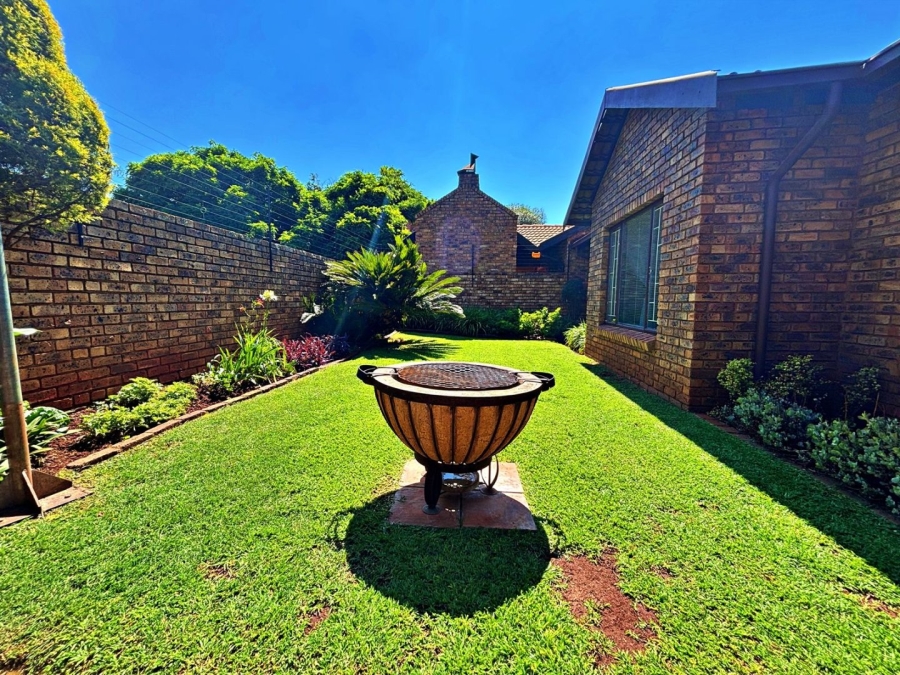 3 Bedroom Property for Sale in Eldoraigne Gauteng