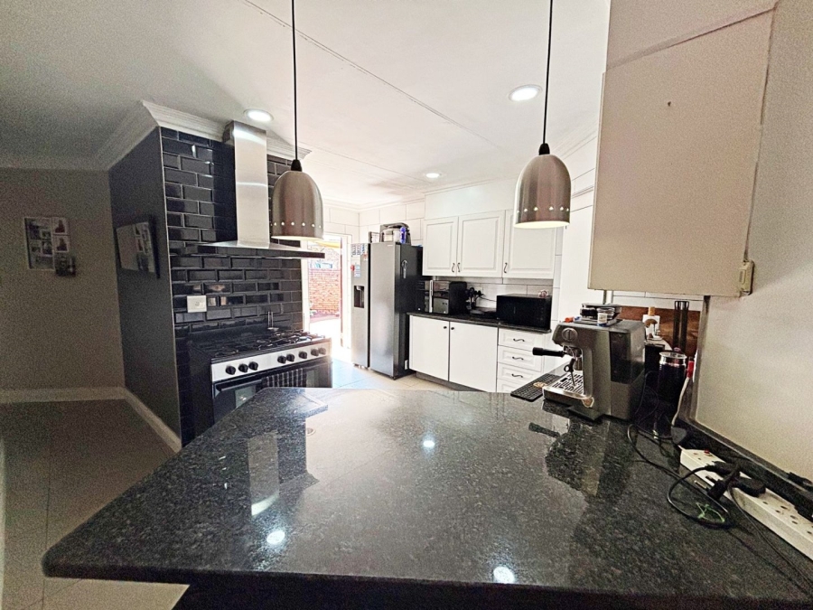 3 Bedroom Property for Sale in Eldoraigne Gauteng