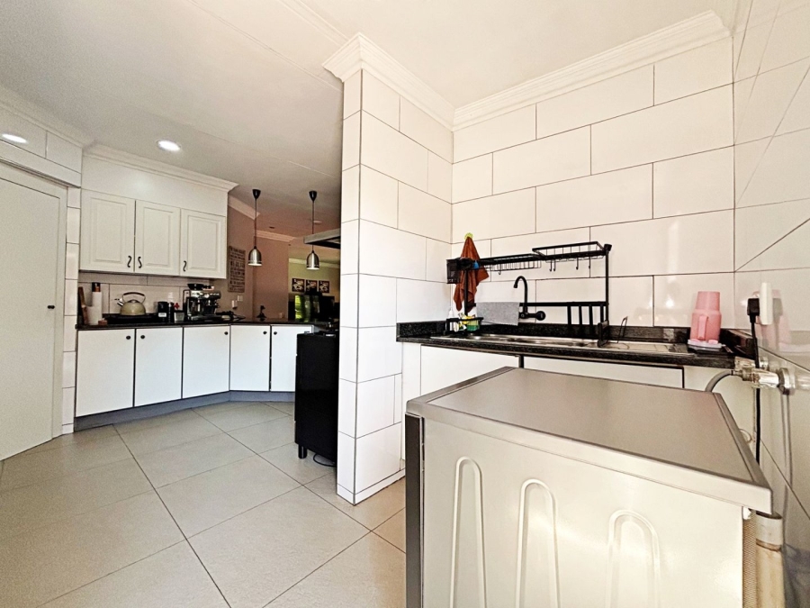 3 Bedroom Property for Sale in Eldoraigne Gauteng