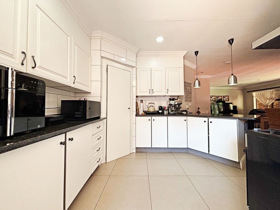 3 Bedroom Property for Sale in Eldoraigne Gauteng