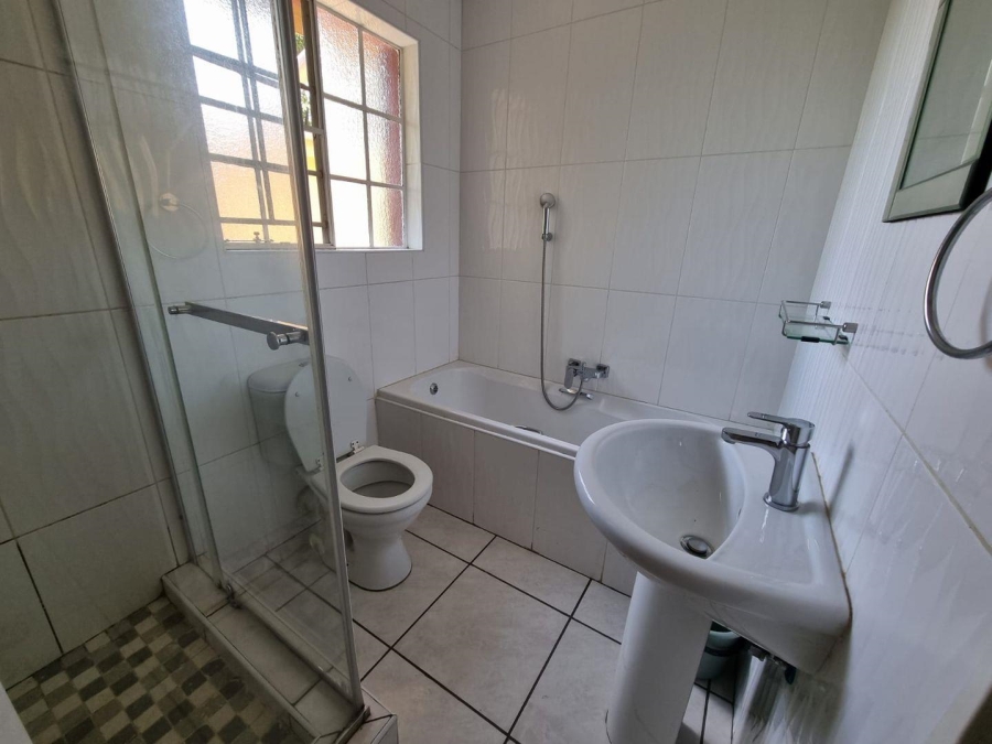 To Let 2 Bedroom Property for Rent in Vaaloewer Gauteng