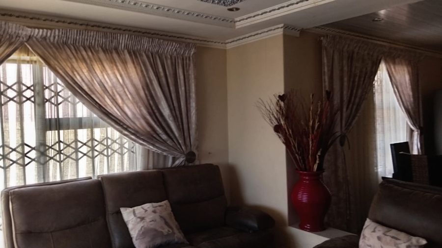 7 Bedroom Property for Sale in Tembisa Central Gauteng
