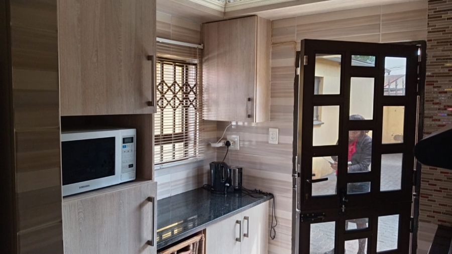 7 Bedroom Property for Sale in Tembisa Central Gauteng