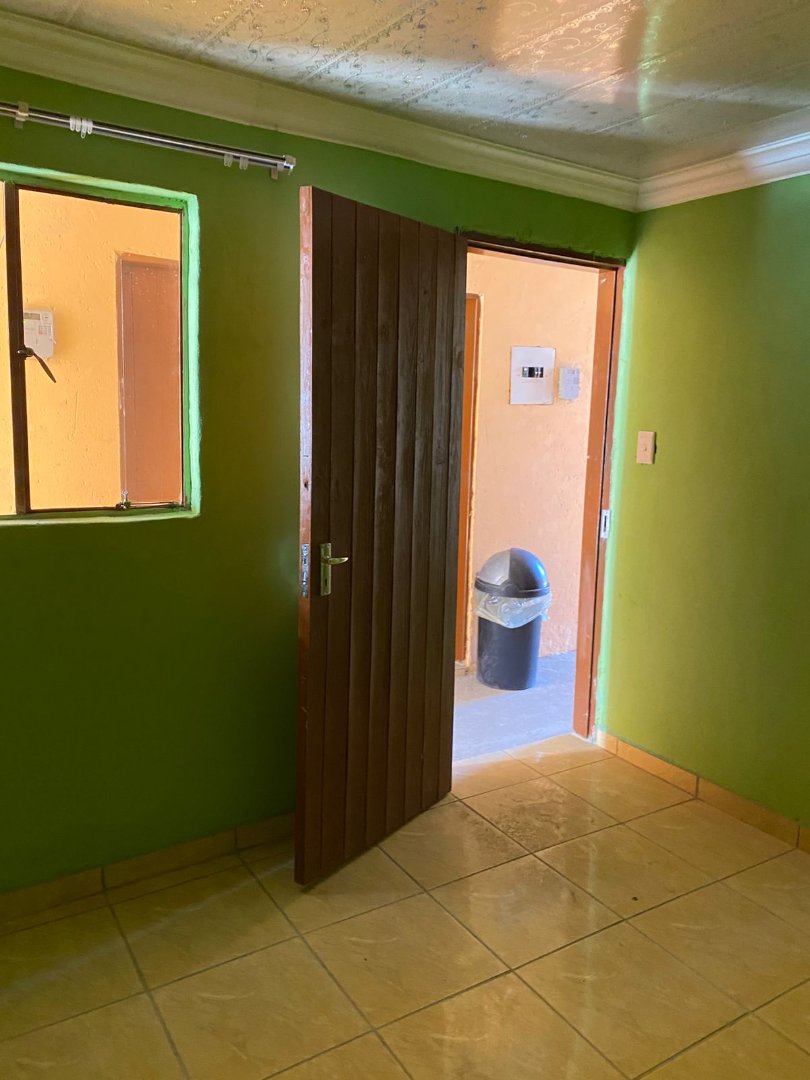 7 Bedroom Property for Sale in Tembisa Central Gauteng