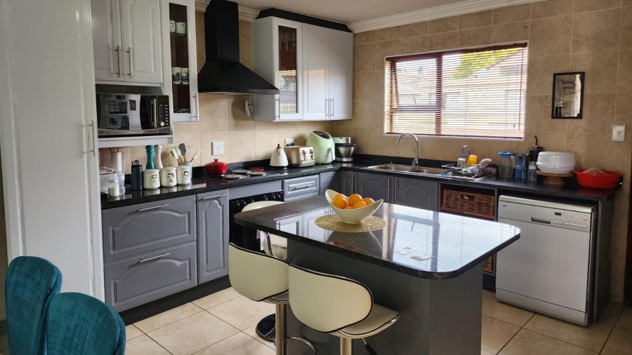 3 Bedroom Property for Sale in Vanderbijlpark SW 5 Gauteng