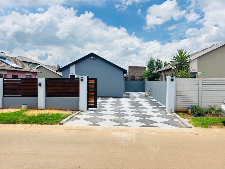 2 Bedroom Property for Sale in Sky City Gauteng