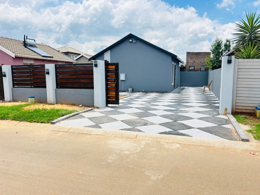 2 Bedroom Property for Sale in Sky City Gauteng