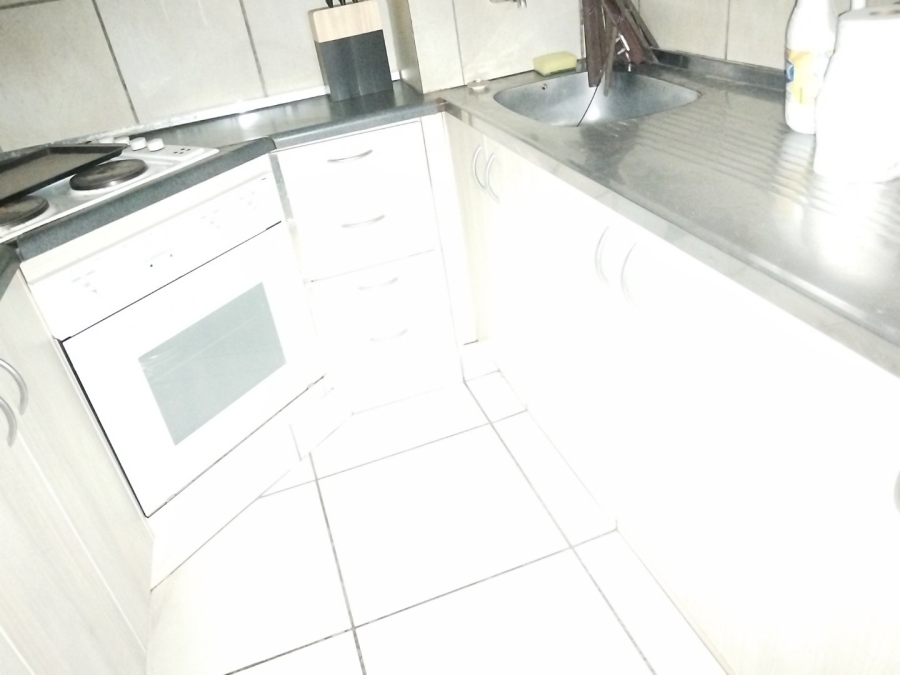 To Let 2 Bedroom Property for Rent in Gezina Gauteng