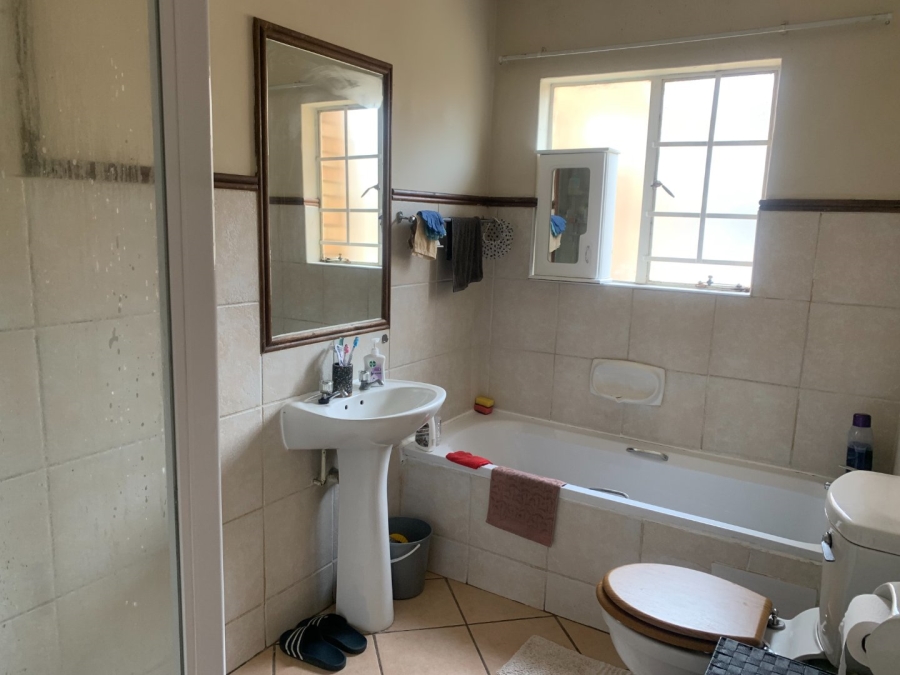 To Let 2 Bedroom Property for Rent in Monavoni Gauteng