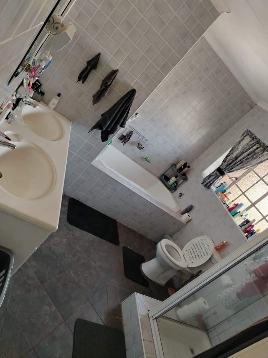 4 Bedroom Property for Sale in Doornpoort Gauteng