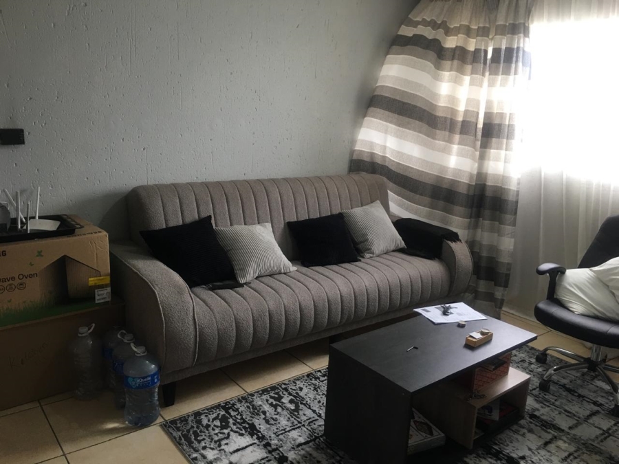To Let 2 Bedroom Property for Rent in Aeroton Gauteng