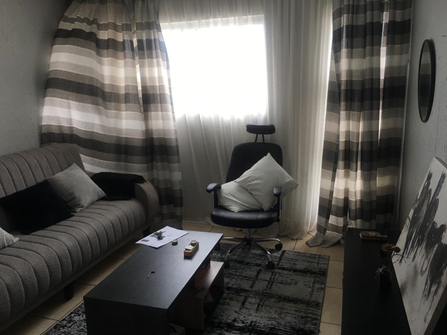 To Let 2 Bedroom Property for Rent in Aeroton Gauteng