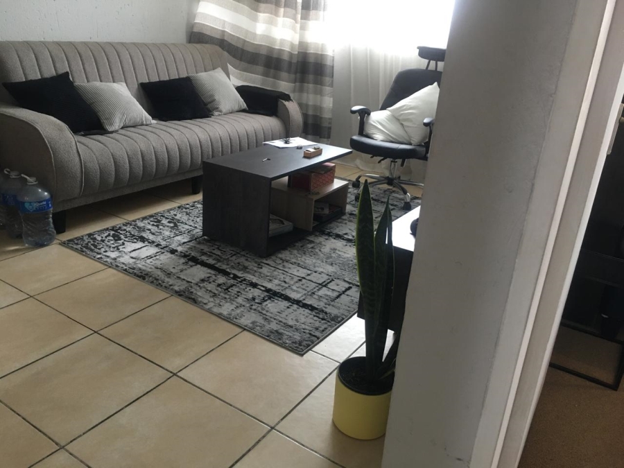 To Let 2 Bedroom Property for Rent in Aeroton Gauteng