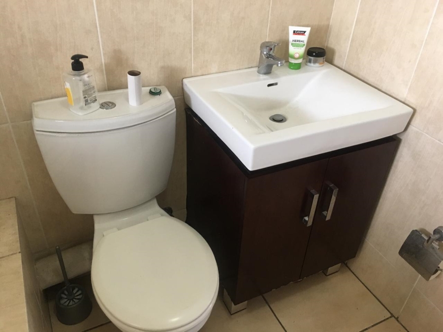 To Let 2 Bedroom Property for Rent in Aeroton Gauteng