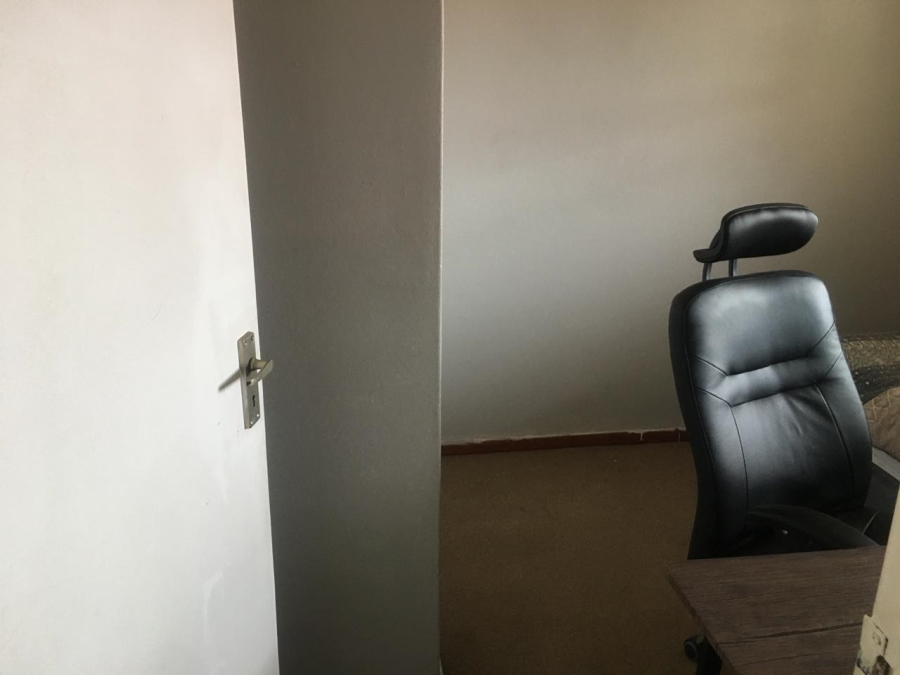 To Let 2 Bedroom Property for Rent in Aeroton Gauteng