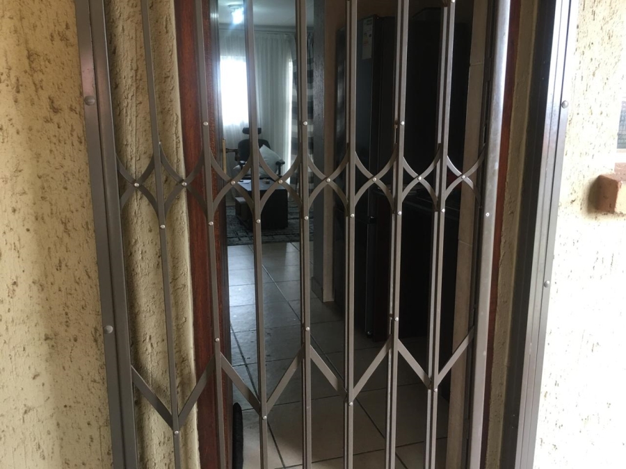 To Let 2 Bedroom Property for Rent in Aeroton Gauteng