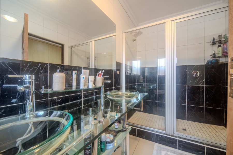 To Let 4 Bedroom Property for Rent in Bedfordview Gauteng