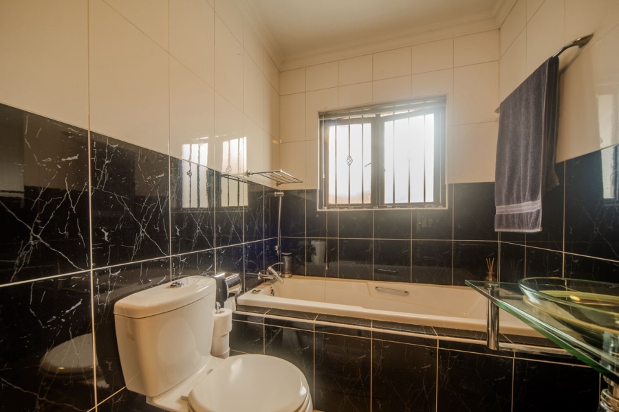 To Let 4 Bedroom Property for Rent in Bedfordview Gauteng