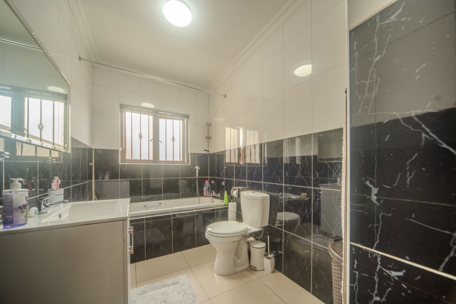 To Let 4 Bedroom Property for Rent in Bedfordview Gauteng