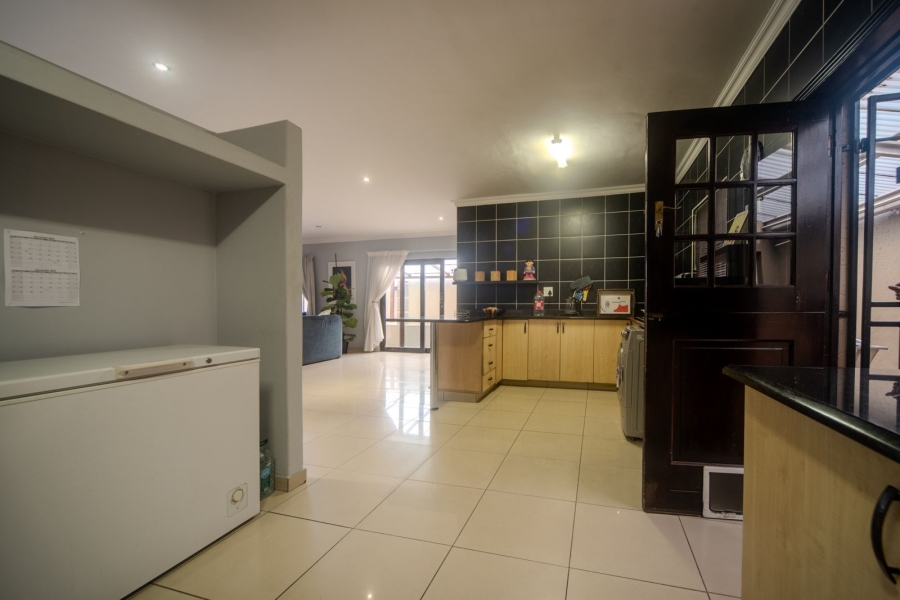 To Let 4 Bedroom Property for Rent in Bedfordview Gauteng