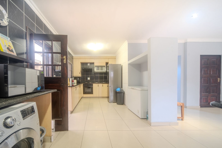 To Let 4 Bedroom Property for Rent in Bedfordview Gauteng