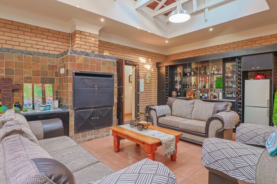 4 Bedroom Property for Sale in Zwartkop Gauteng