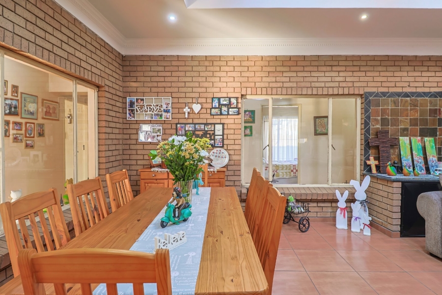 4 Bedroom Property for Sale in Zwartkop Gauteng