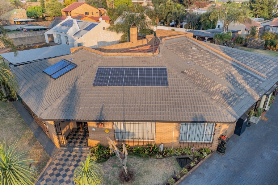 4 Bedroom Property for Sale in Zwartkop Gauteng