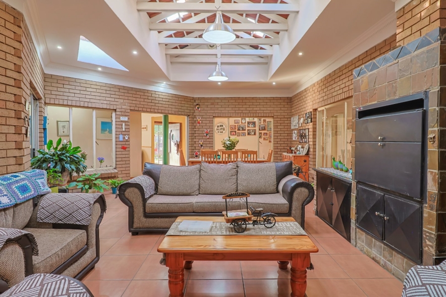 4 Bedroom Property for Sale in Zwartkop Gauteng