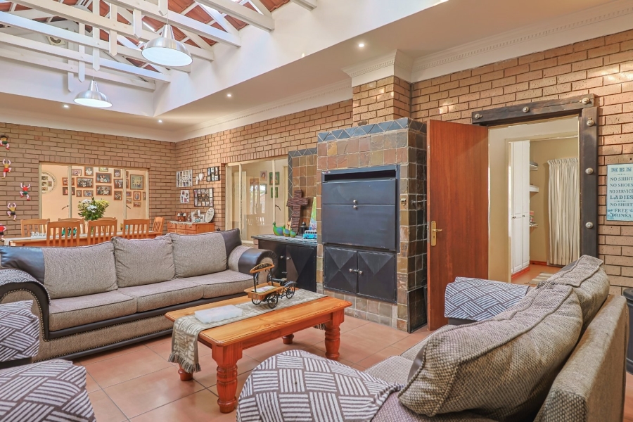 4 Bedroom Property for Sale in Zwartkop Gauteng