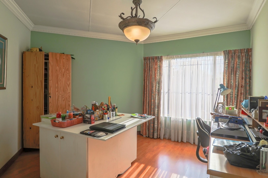 4 Bedroom Property for Sale in Zwartkop Gauteng