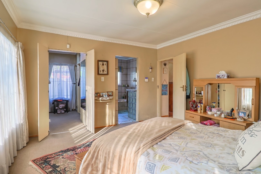 4 Bedroom Property for Sale in Zwartkop Gauteng