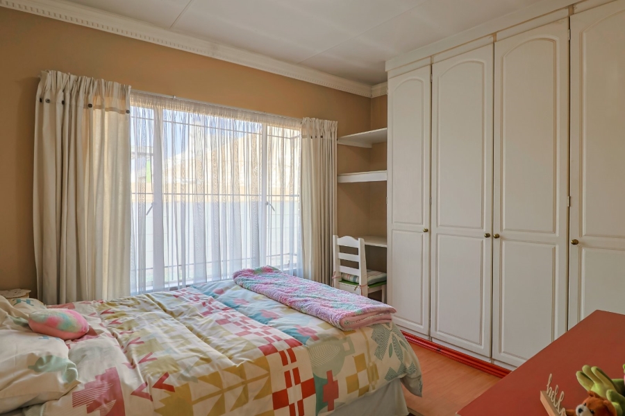 4 Bedroom Property for Sale in Zwartkop Gauteng