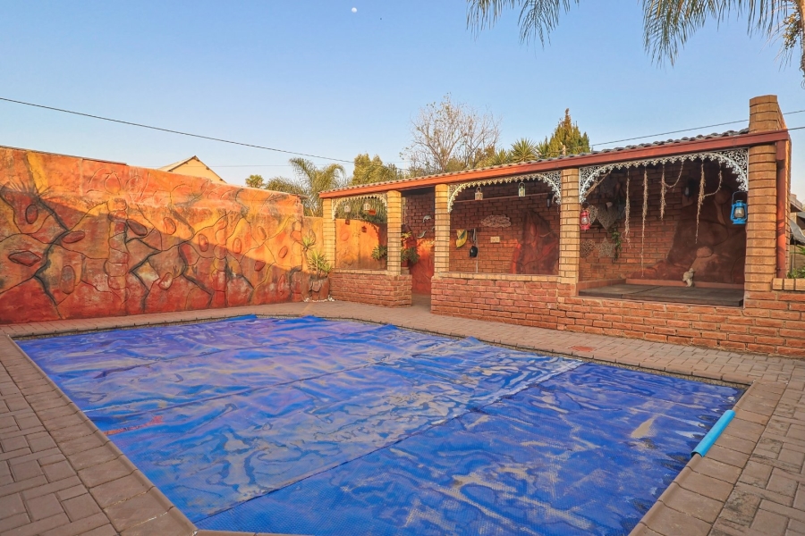 4 Bedroom Property for Sale in Zwartkop Gauteng