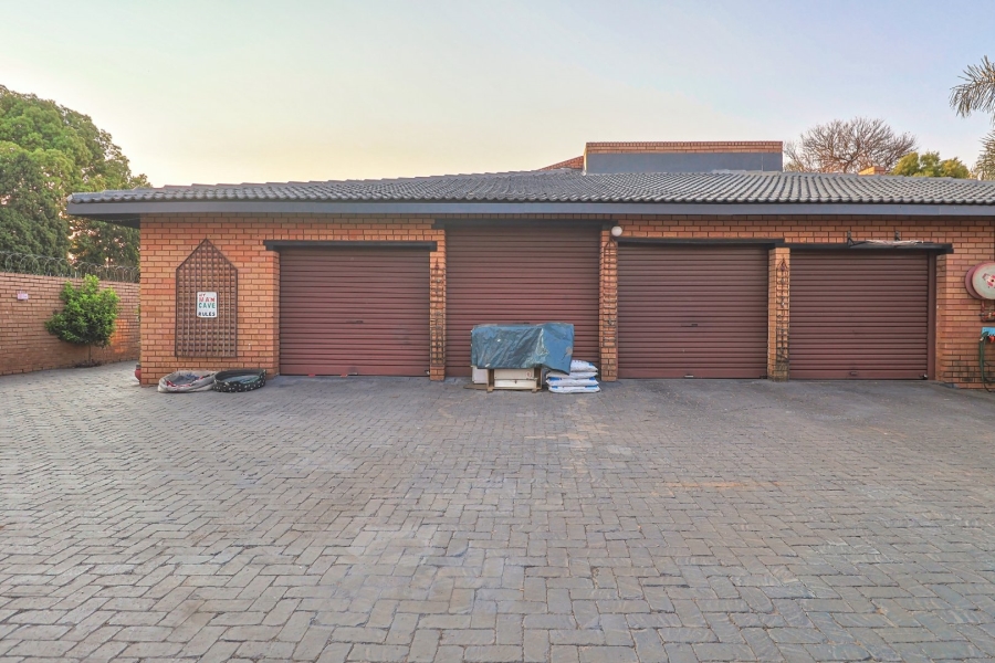 4 Bedroom Property for Sale in Zwartkop Gauteng