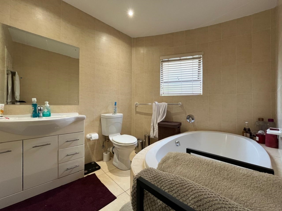 To Let 3 Bedroom Property for Rent in Bassonia Rock Gauteng