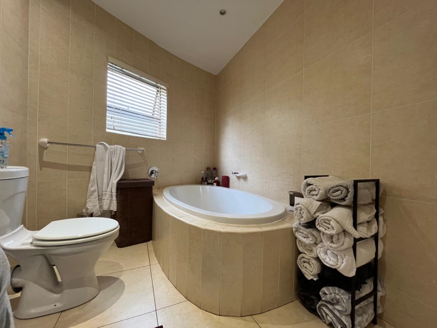 To Let 3 Bedroom Property for Rent in Bassonia Rock Gauteng