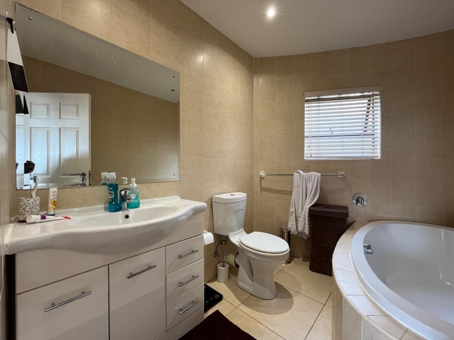 To Let 3 Bedroom Property for Rent in Bassonia Rock Gauteng