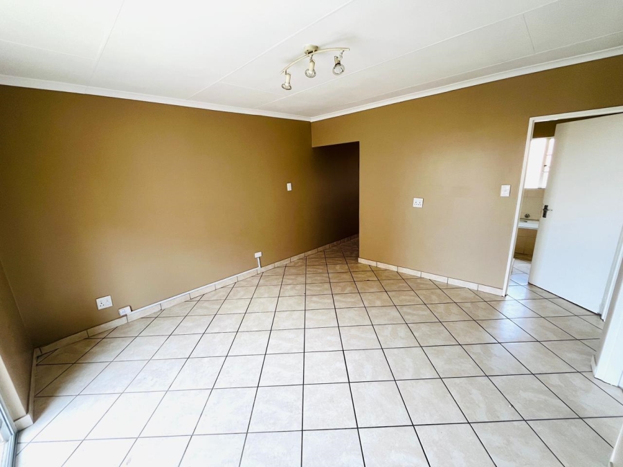 To Let 2 Bedroom Property for Rent in Buccleuch Gauteng