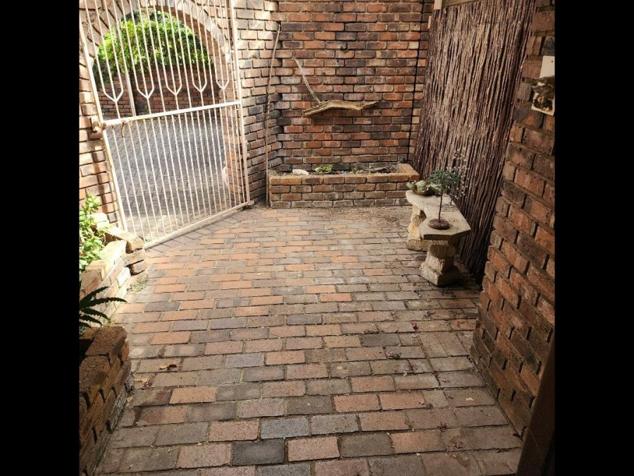 To Let 4 Bedroom Property for Rent in Terenure Gauteng