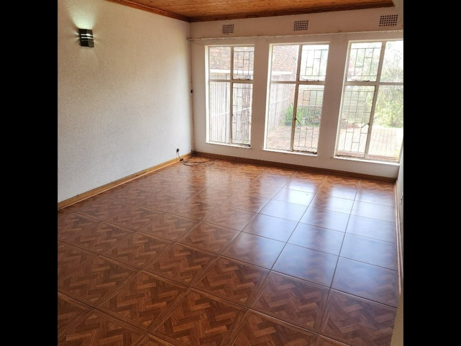 To Let 4 Bedroom Property for Rent in Terenure Gauteng