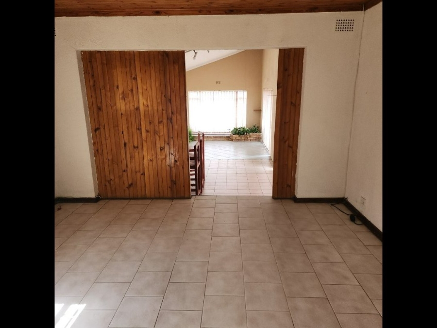 To Let 4 Bedroom Property for Rent in Terenure Gauteng