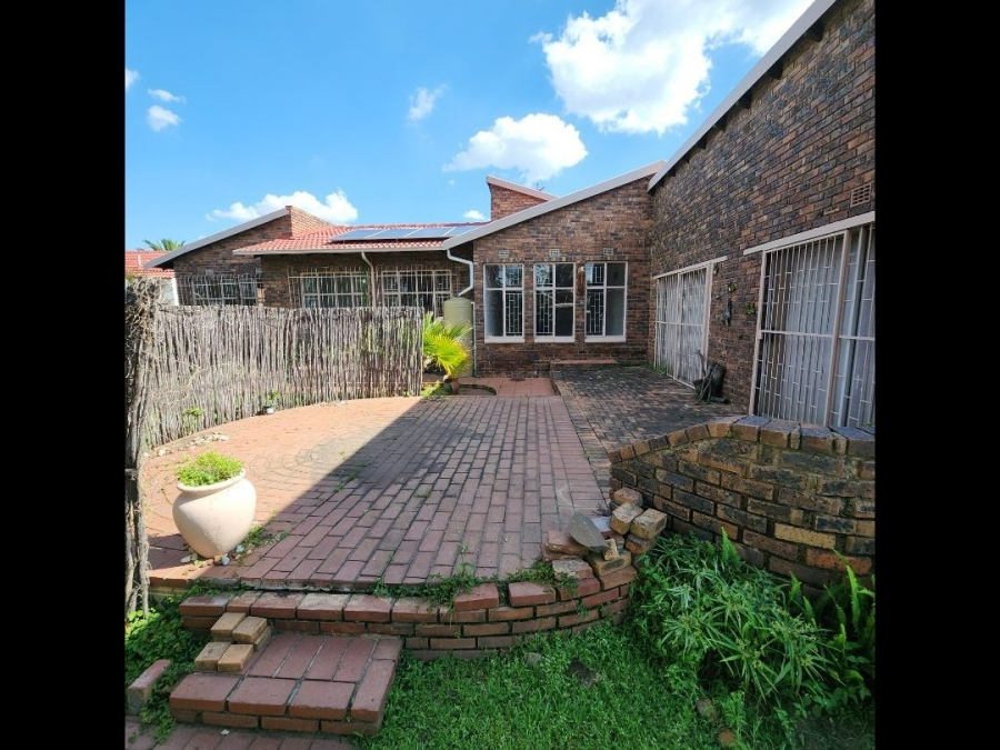 To Let 4 Bedroom Property for Rent in Terenure Gauteng