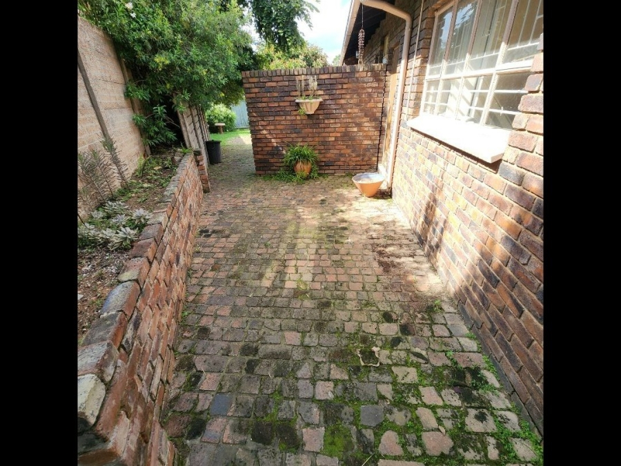 To Let 4 Bedroom Property for Rent in Terenure Gauteng